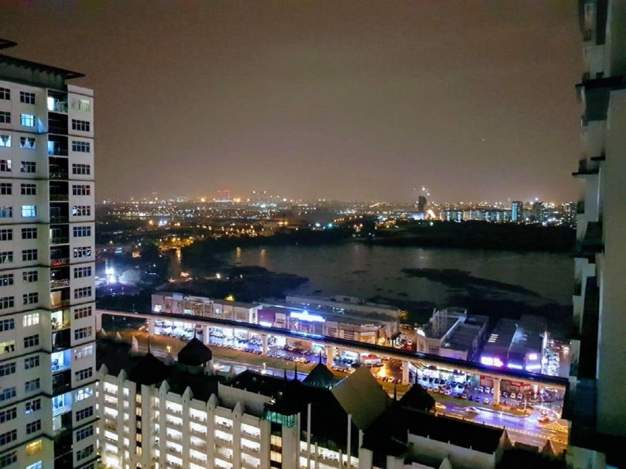 Puchong Skypod 10 Pax Ioi Mall Cozy Apartment Dış mekan fotoğraf