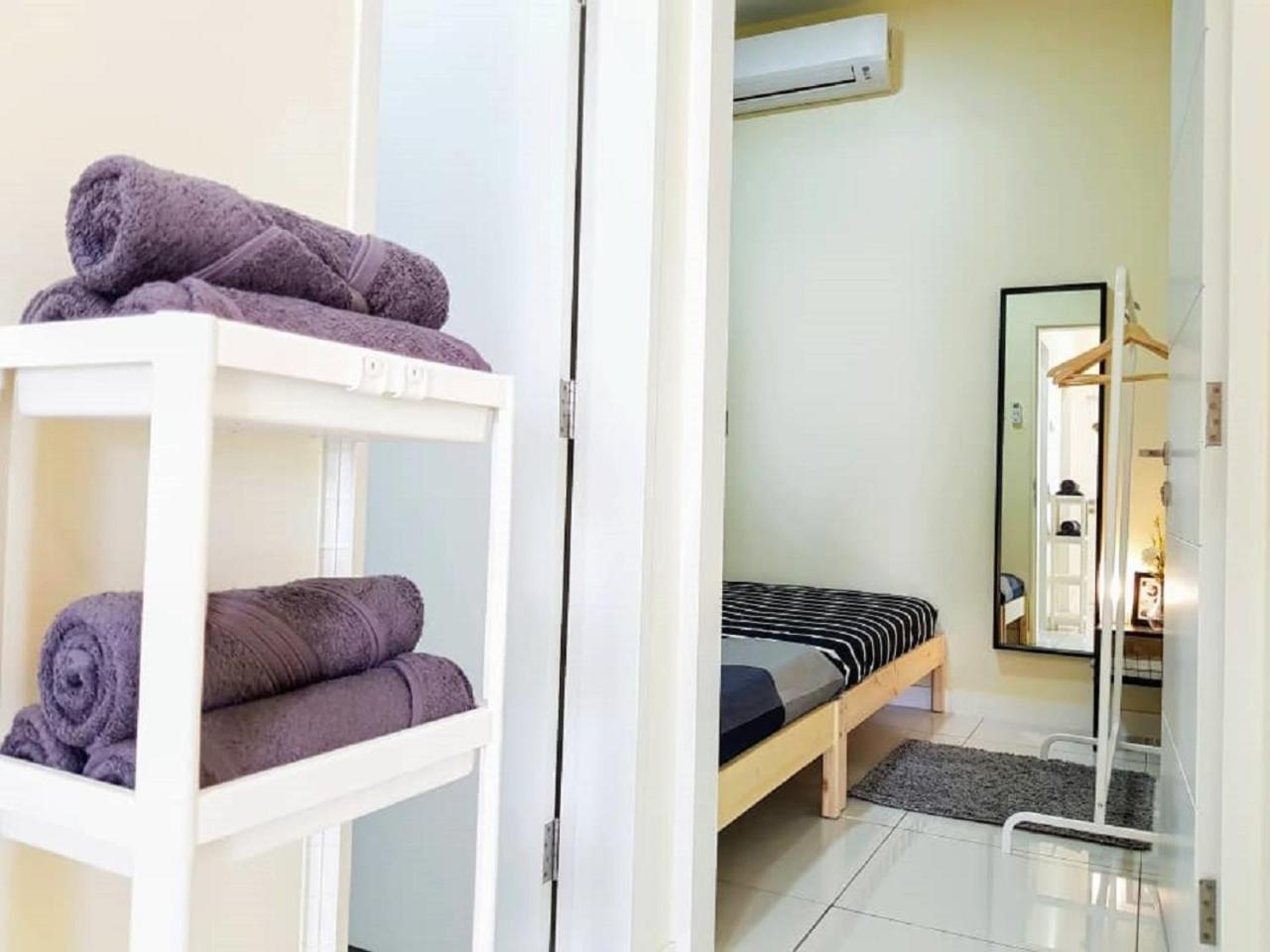 Puchong Skypod 10 Pax Ioi Mall Cozy Apartment Dış mekan fotoğraf