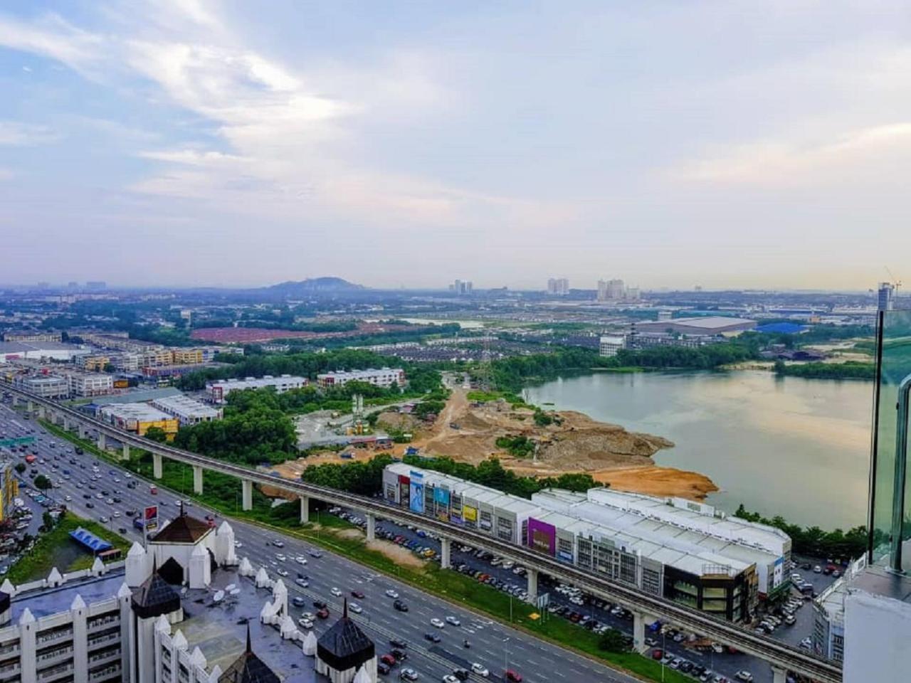 Puchong Skypod 10 Pax Ioi Mall Cozy Apartment Dış mekan fotoğraf