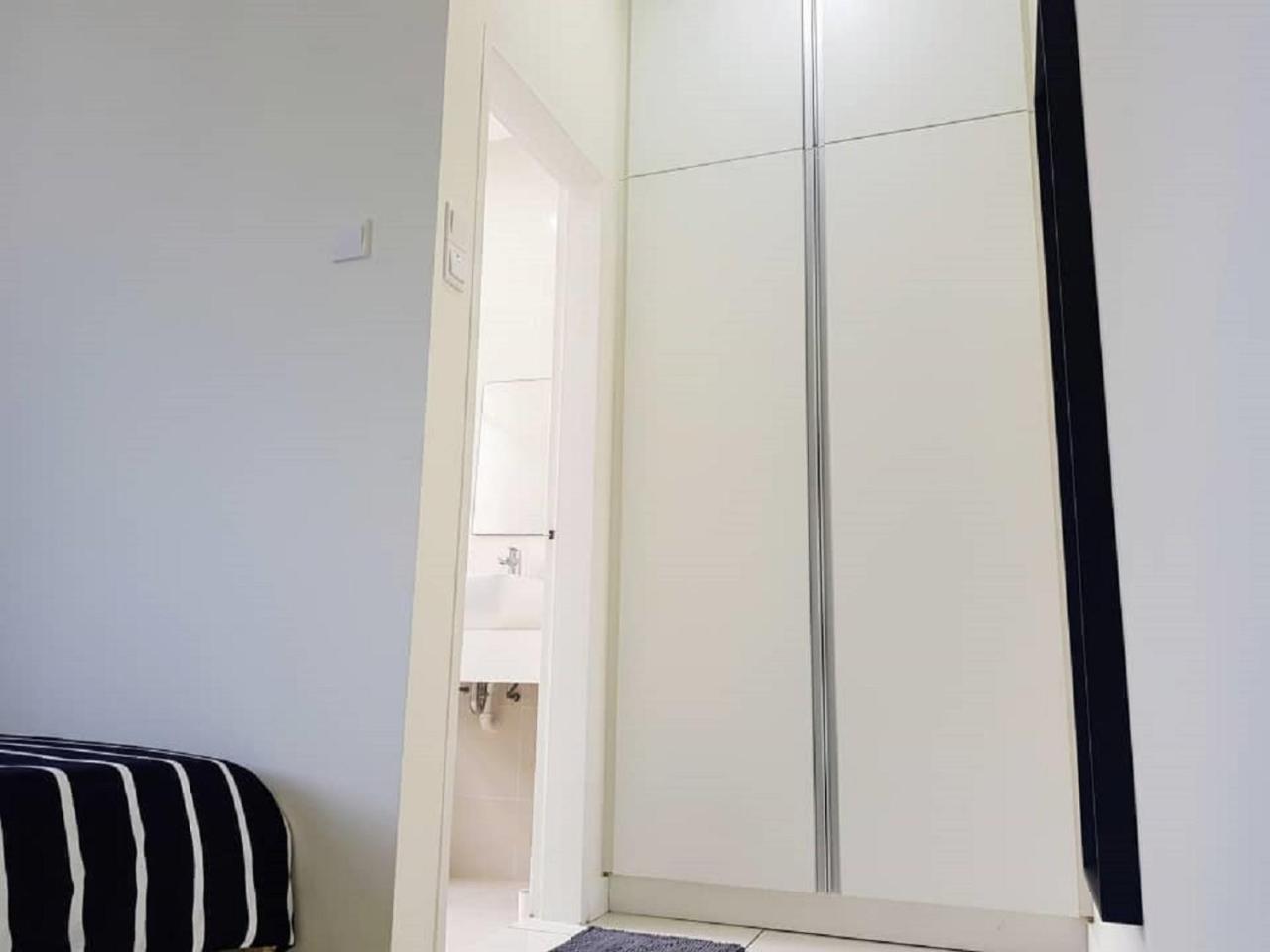 Puchong Skypod 10 Pax Ioi Mall Cozy Apartment Dış mekan fotoğraf