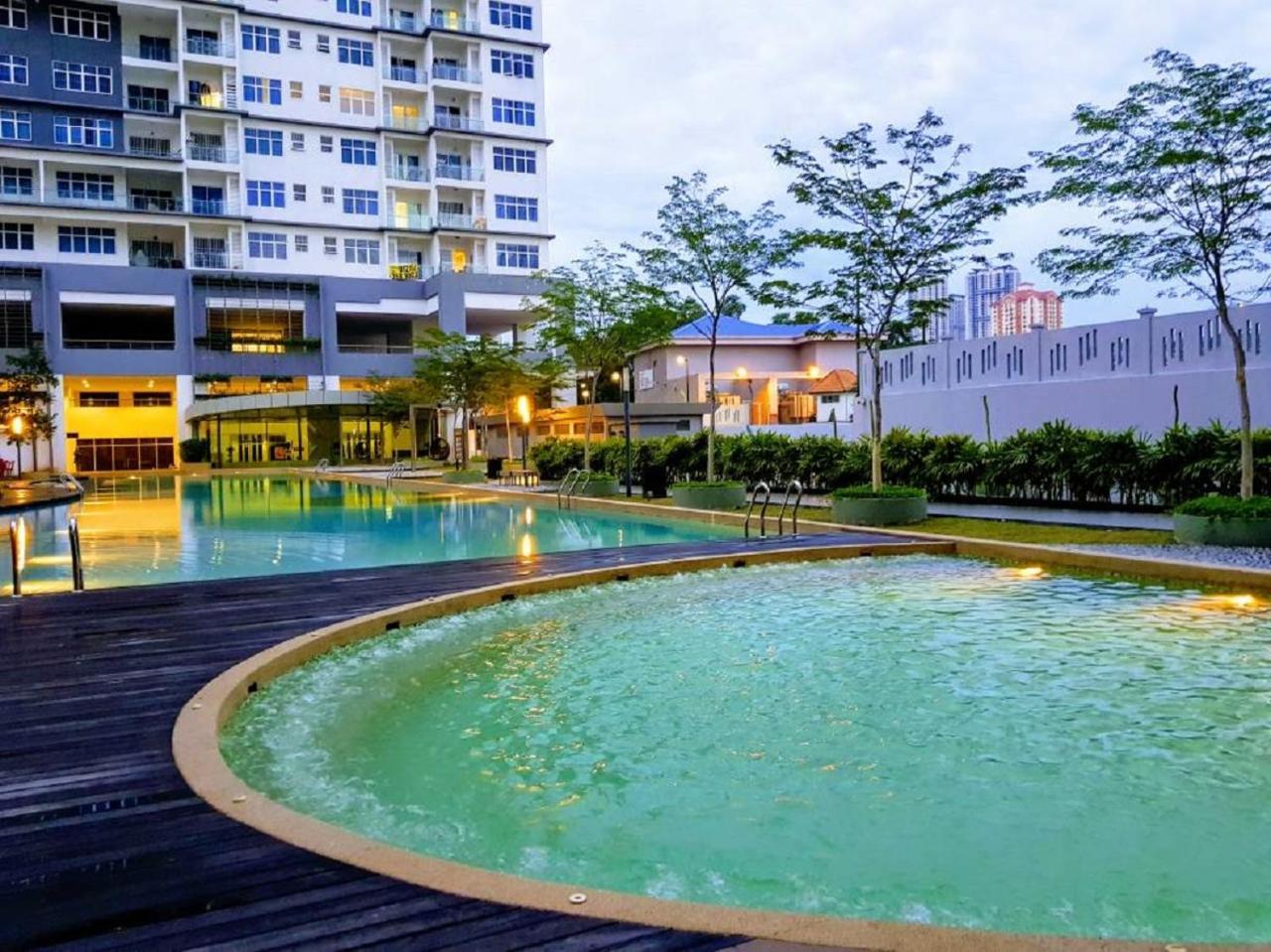 Puchong Skypod 10 Pax Ioi Mall Cozy Apartment Dış mekan fotoğraf